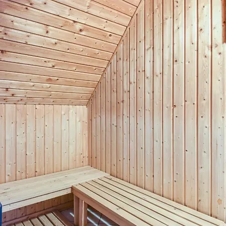 Front In With Sauna 度假居